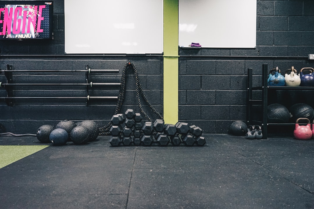 Krachttraining met een kettlebell in de sportschool