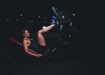 Leg press machine in een sportschool